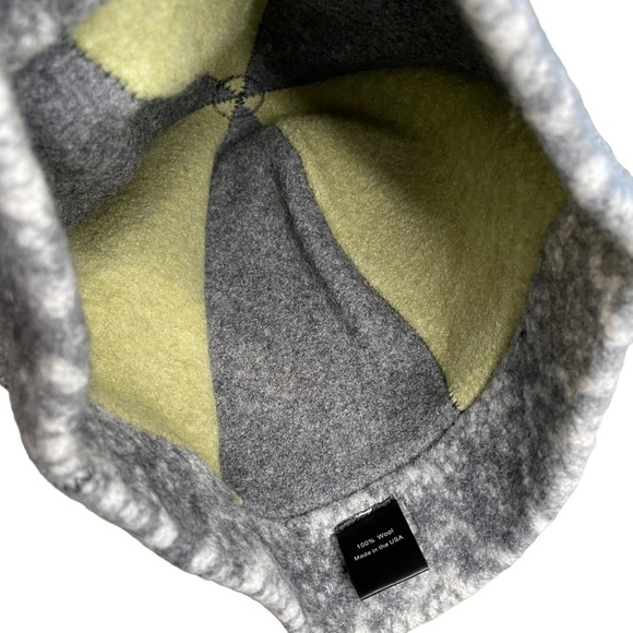 Woolflower 100% Wool Green Gray Warm Winter Beanie Hat Flower Top Womens - Picture 6 of 8